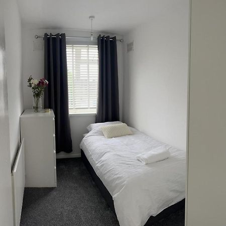 Crown Road Apartment Sittingbourne Esterno foto