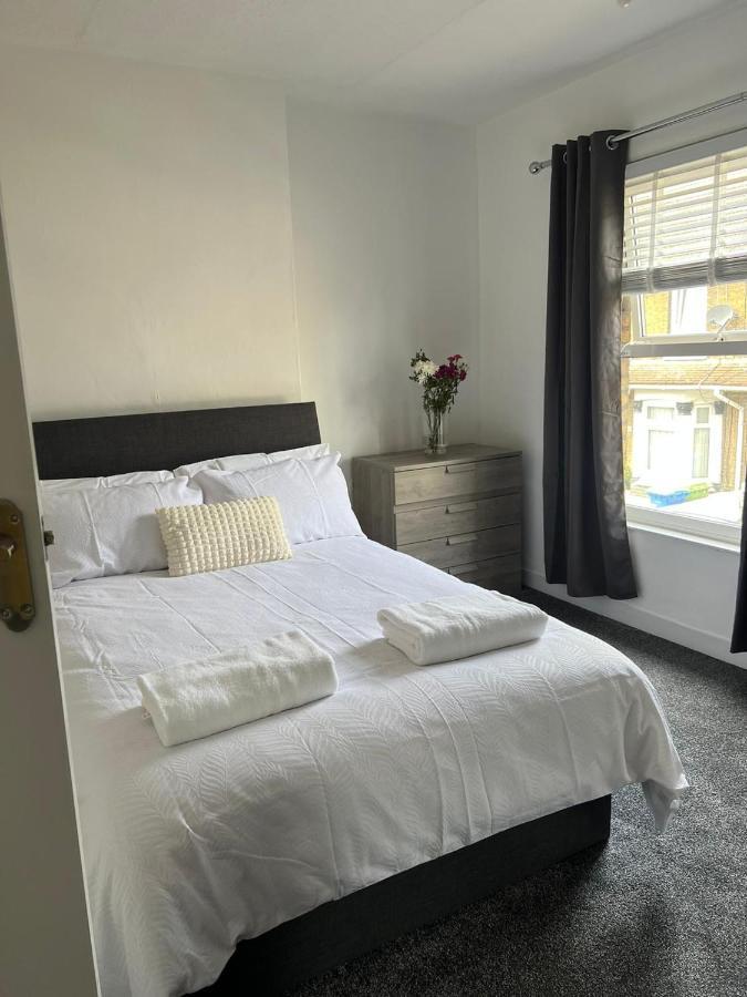 Crown Road Apartment Sittingbourne Esterno foto
